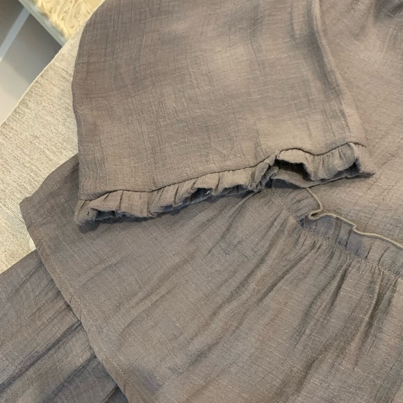 This charcoal tunic opens in front for a casual look. Dainty ruffle are cute! - Picture 4 of 4